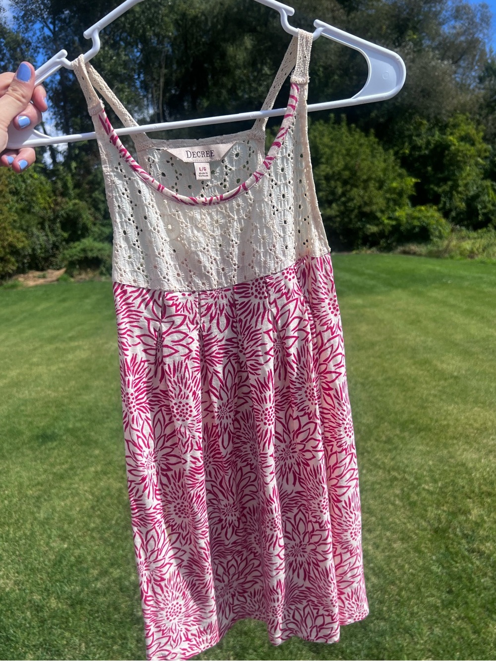 Decree Floral Crochet Eyelet Yoke Tank Top Size L